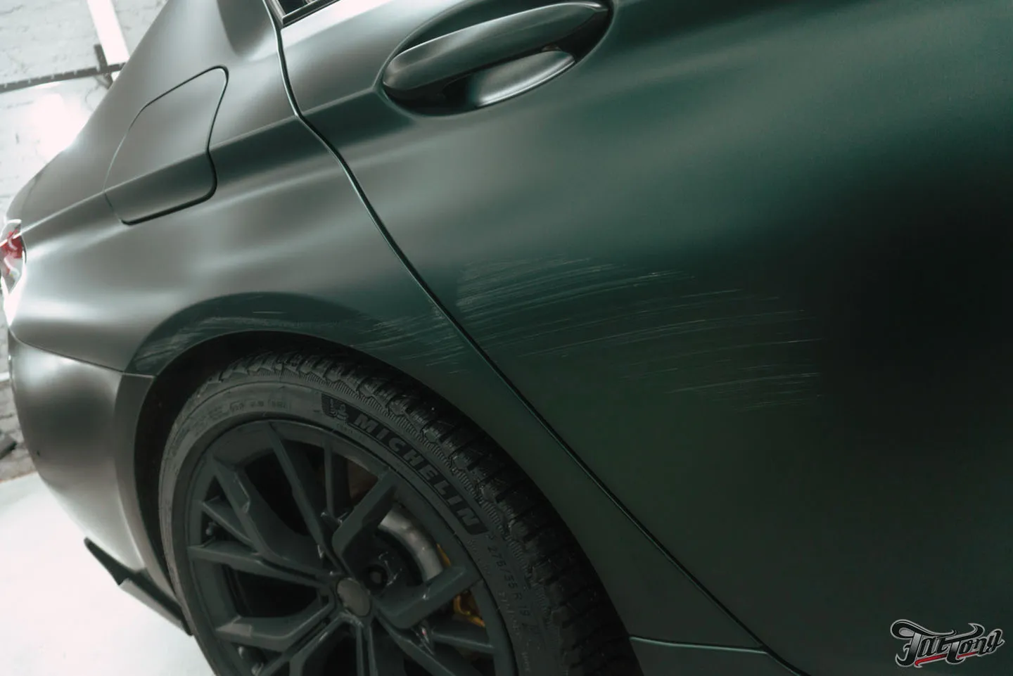 Частичная расклейка BMW 5 после ДТП. Как выглядит ЛКП под пленкой?!